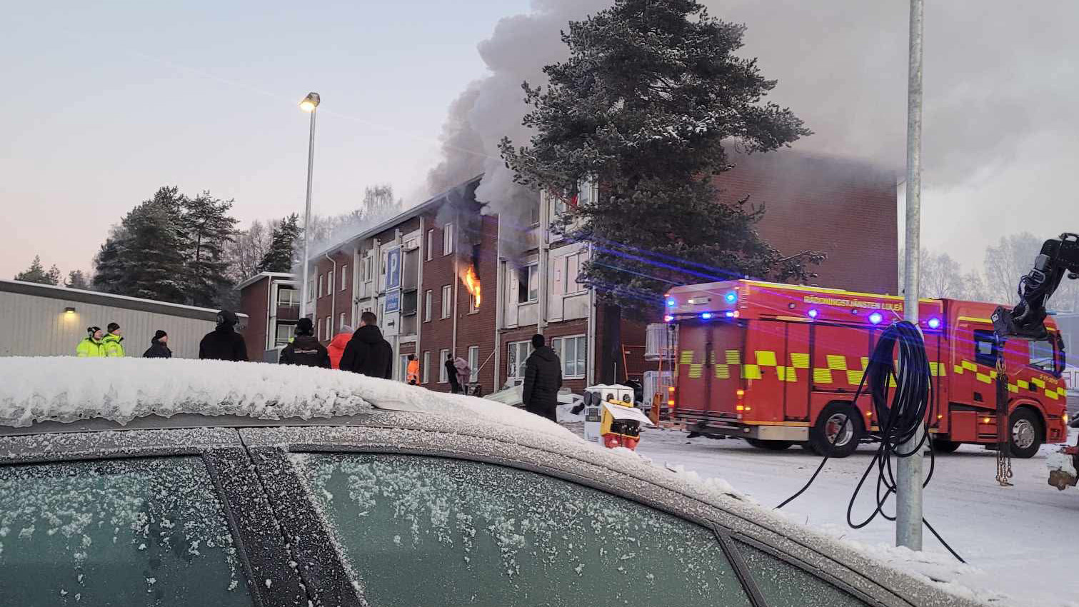 Fotografi från branden på Mörtgränd på Hertsön 17 november 2025.